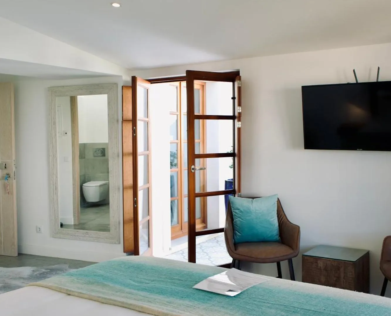 Bed & Breakfast Eleven, Boutique Luxury House & Garden Bed and Breakfast Boliqueime