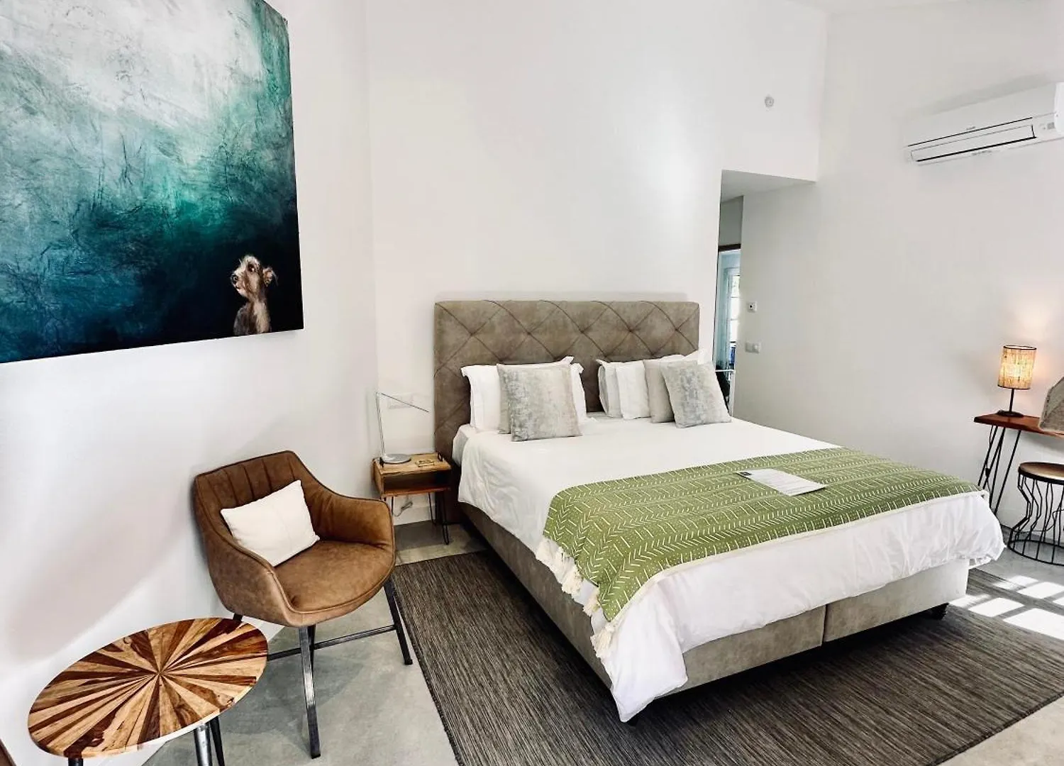 Bed and Breakfast Eleven, Boutique Luxury House & Garden Boliqueime Frühstückspension