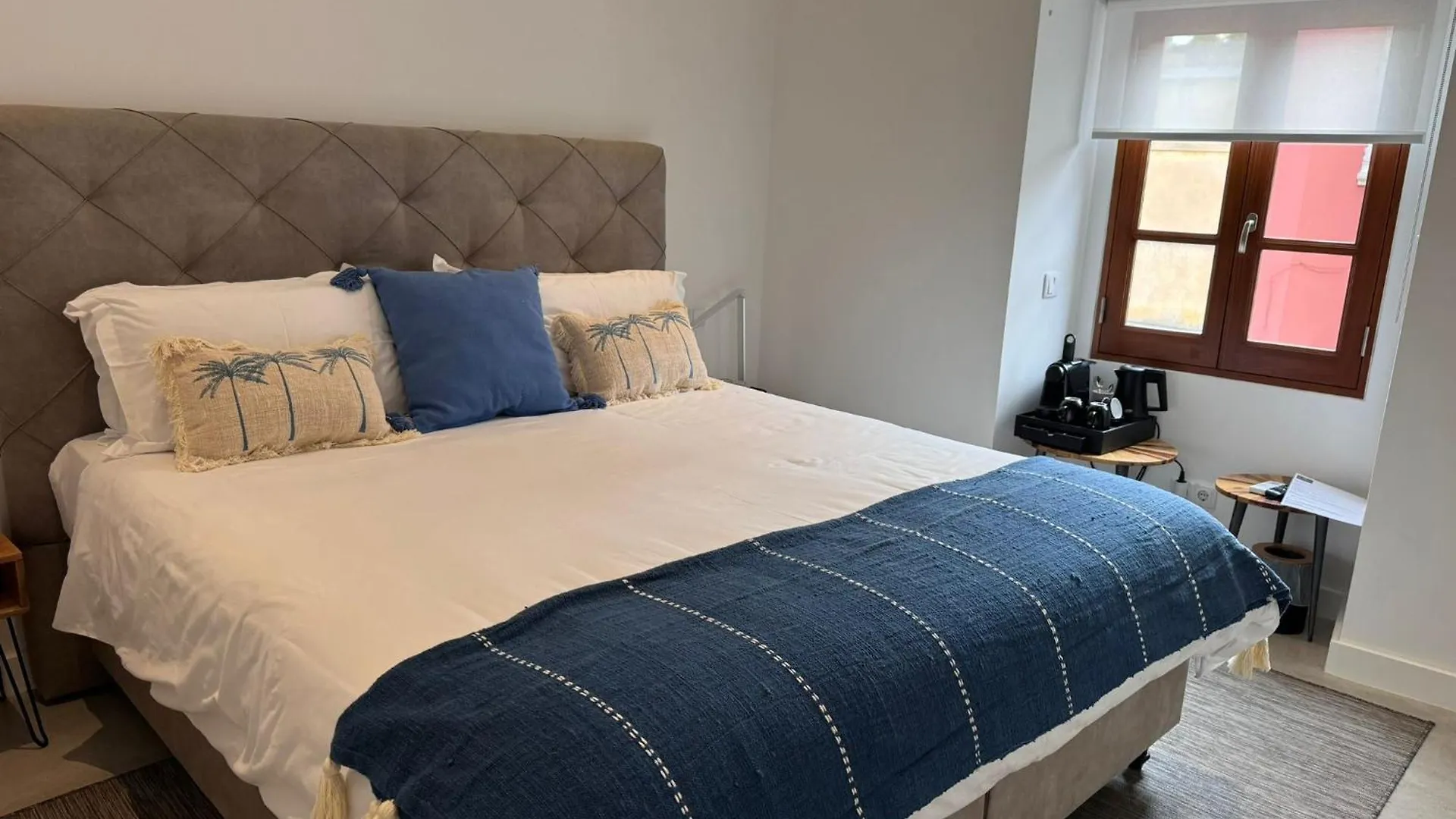 Bed and Breakfast Eleven, Boutique Luxury House & Garden Boliqueime Frühstückspension