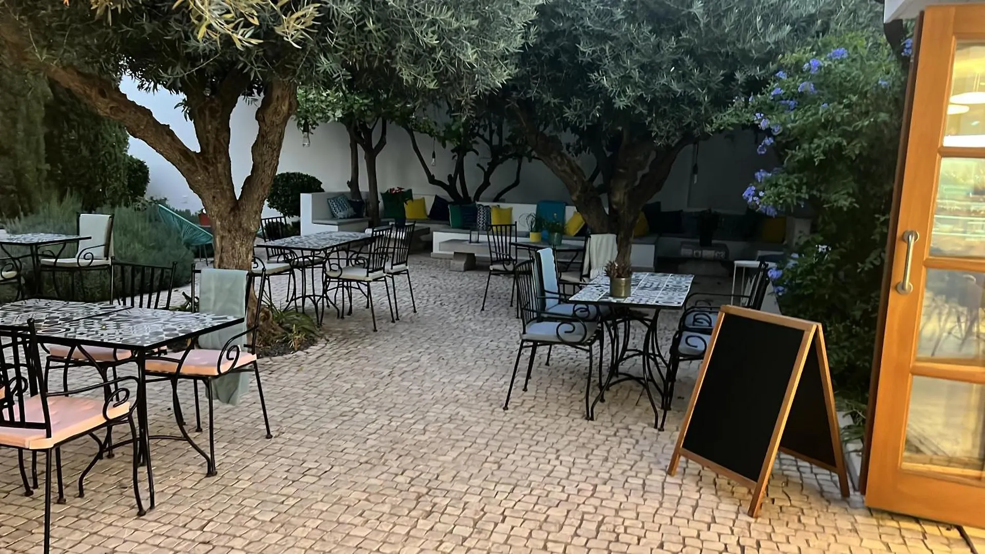 Bed and Breakfast Eleven, Boutique Luxury House & Garden Boliqueime Portugal