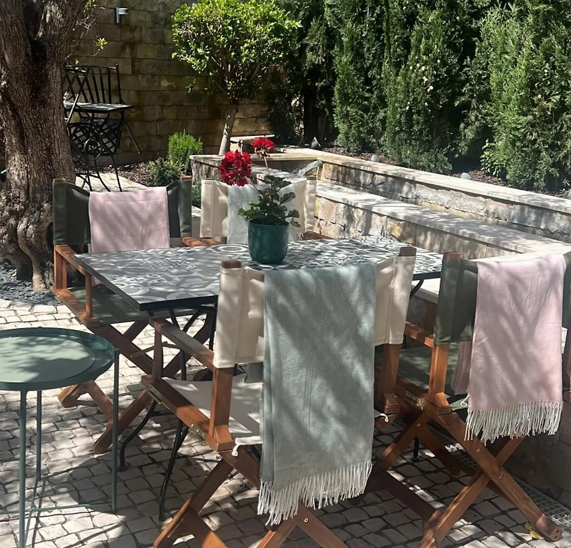Bed and Breakfast Eleven, Boutique Luxury House & Garden Boliqueime