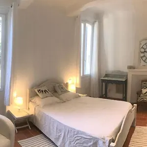 Rouge Et De , LʼIsle-sur-la-Sorgue Frankrijk